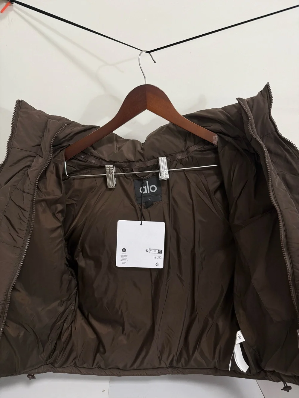 ALO Yoga Cropped Hooded Puffer Jacket in Dark Brown